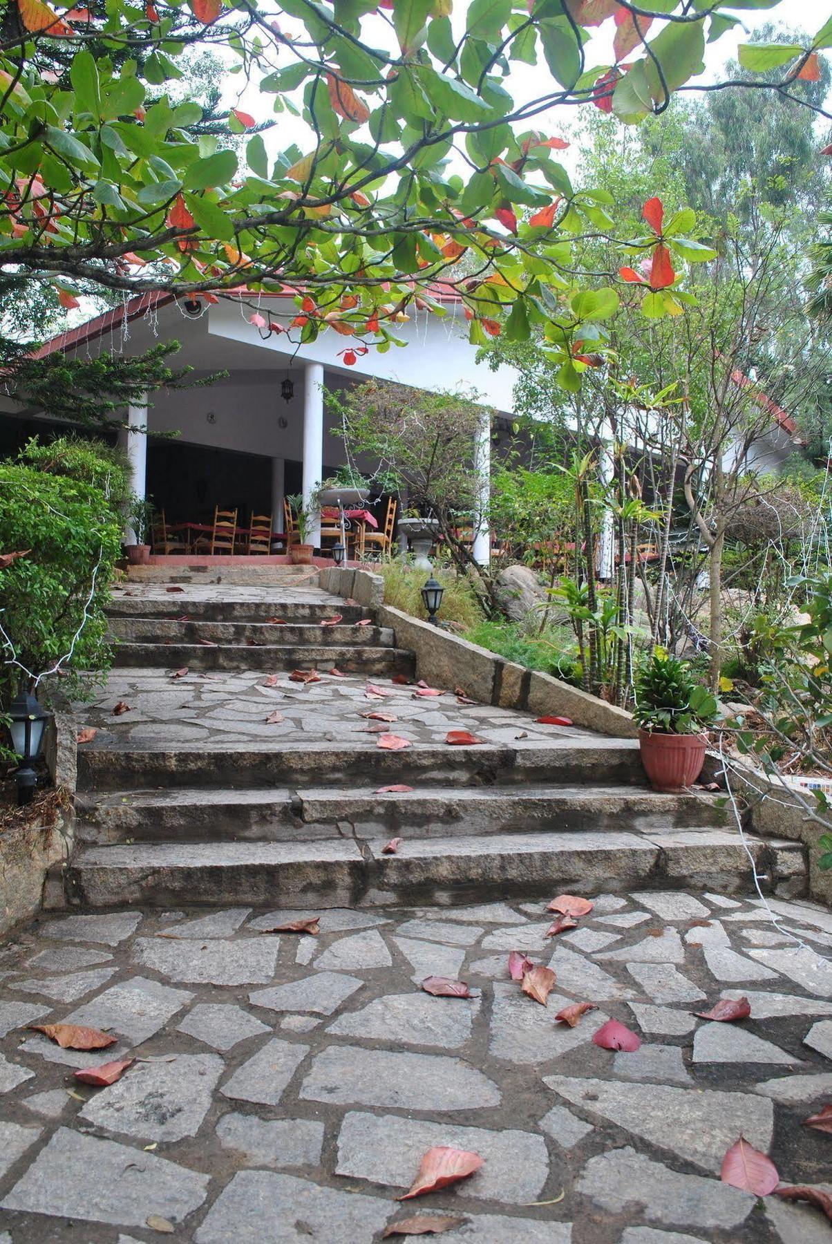 Eagle Ridge Resort Bangalore Eksteriør billede